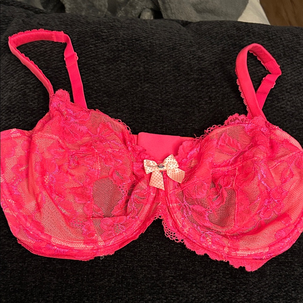 💗 Victoria’s Secret Lace Underwire Bra in Vibrant Pink 36 DDD
